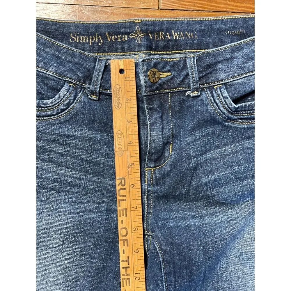 Simply Vera Vera Wang Straight Leg Jeans Size 6 Denim Logo Pockets Medium Wash